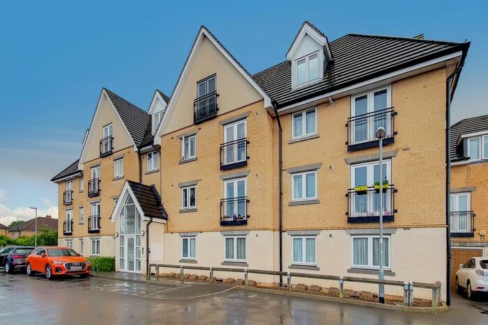2 Bedroom Flat To Rent In Beavers Lane, London, TW4