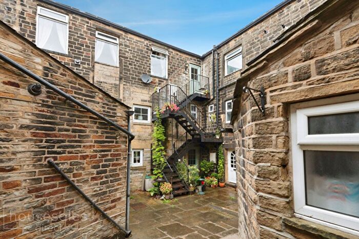 2 Bedroom Flat For Sale In Springhill Place Wilsden, Bradford, BD15