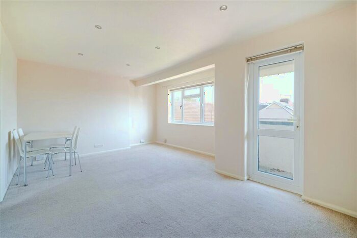 2 Bedroom Flat To Rent In Vines Avenue, Finchley Central, N3