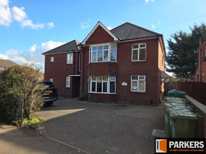 2 Bedroom Flat To Rent In Station Road, Sholing, SO19