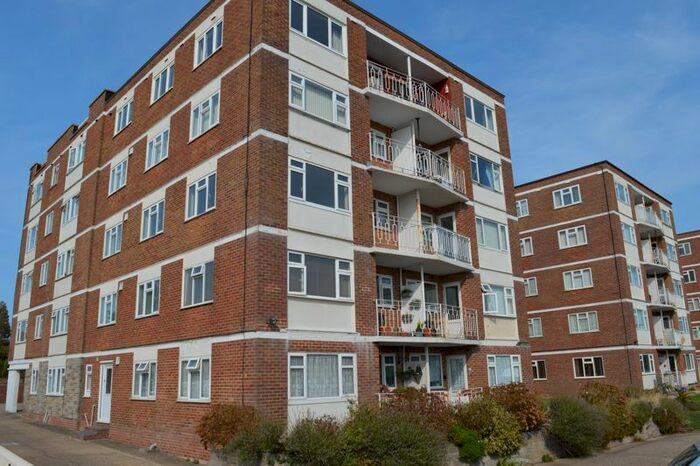 2 Bedroom Flat To Rent In Sea Front, Hayling Island PO11