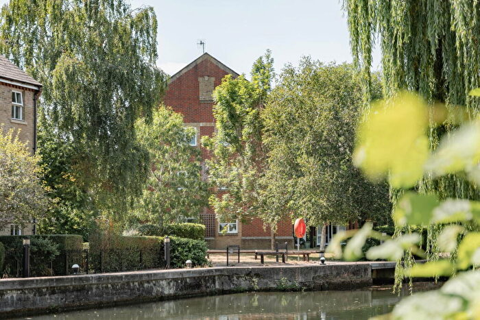 2 Bedroom Flat For Sale In Robertson Road, Berkhamsted, Hertfordshire, HP4