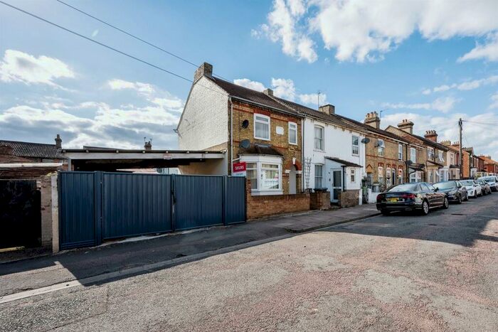 3 Bedroom End Of Terrace House For Sale In Garfield Street, Bedford, MK41