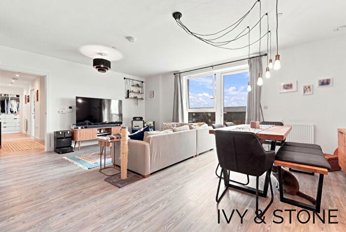 2 Bedroom Flat For Sale In Pier Court, Green Street, London, E13