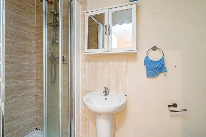 4 Bedroom Semi-Detached House For Sale In High Street, Pensnett, Brierley Hill, DY5