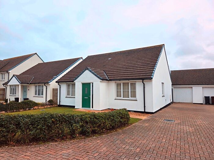 3 Bedroom Bungalow To Rent In Burrow Drive, Newquay, TR8