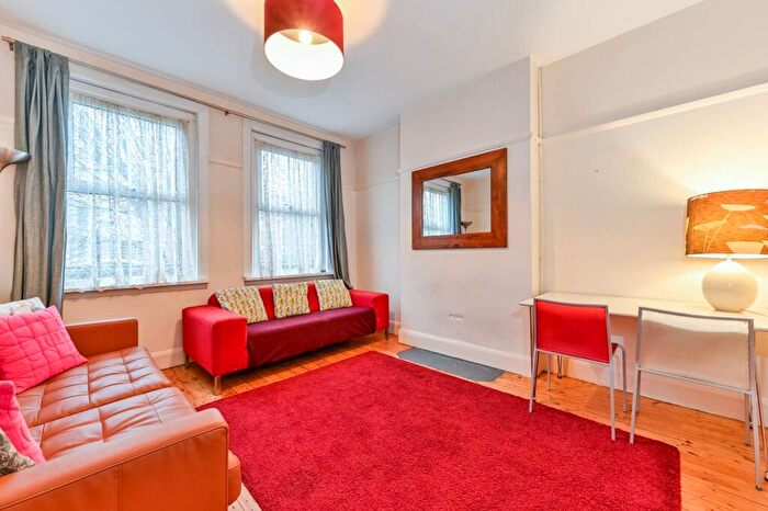 3 Bedroom Maisonette To Rent In Holloway Road, Holloway, London, N7