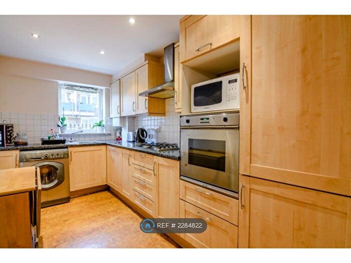 1 Bedroom Flat To Rent In Carraway Heights, London, E14