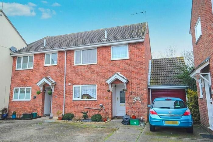 3 Bedroom Property To Rent In Orwell Close, Colchester, CO4