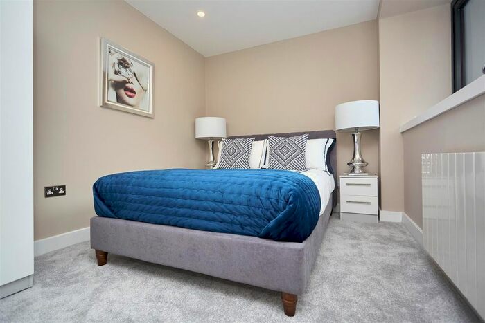 1 Bedroom Flat To Rent In Queens Dock Avenue, Hull, HU1