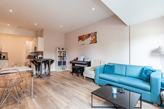 2 Bedroom Apartment To Rent In Publishing House, Abingdon, OX14