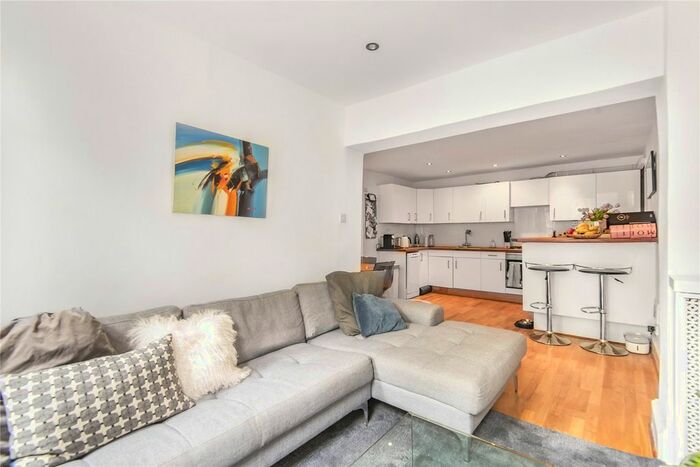 2 Bedroom Flat To Rent In Bromfelde Road, Clapham, London, SW4