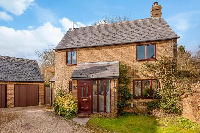 4 Bedroom Detached House For Sale In Orchard Road, Hook Norton, OX15