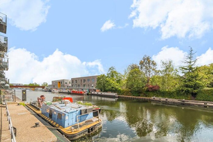 2 Bedroom Flat For Sale In Navigators Walk, Regents Canal, E3 - Photo 8