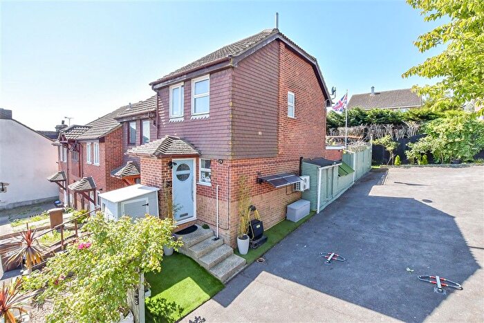 2 Bedroom End Terrace House For Sale In Kitchener Road, Strood, Rochester, Kent, ME2