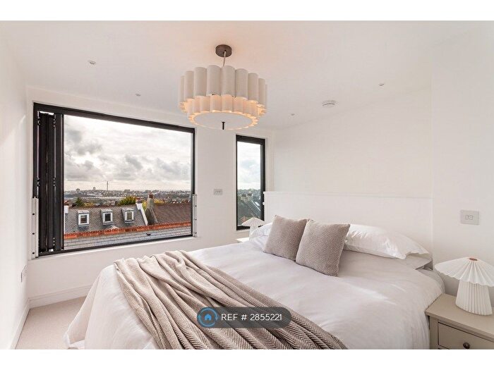 2 Bedroom Terraced House To Rent In Hythe Road, Brighton, BN1