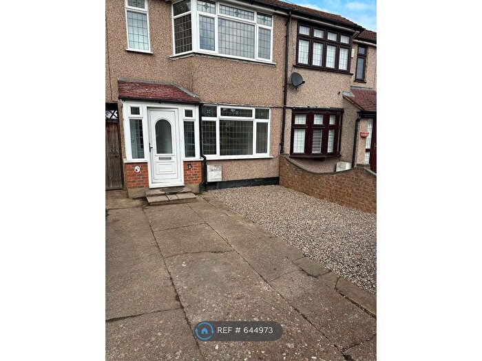 3 Bedroom Semi-Detached House To Rent In Radnor Avenue, Welling, DA16