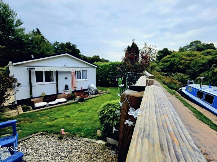 2 Bedroom Park Home For Sale In London Road, Brimscombe, GL5