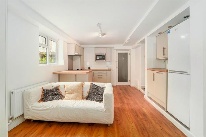 1 Bedroom Flat To Rent In Park View Road, Ealing, W5