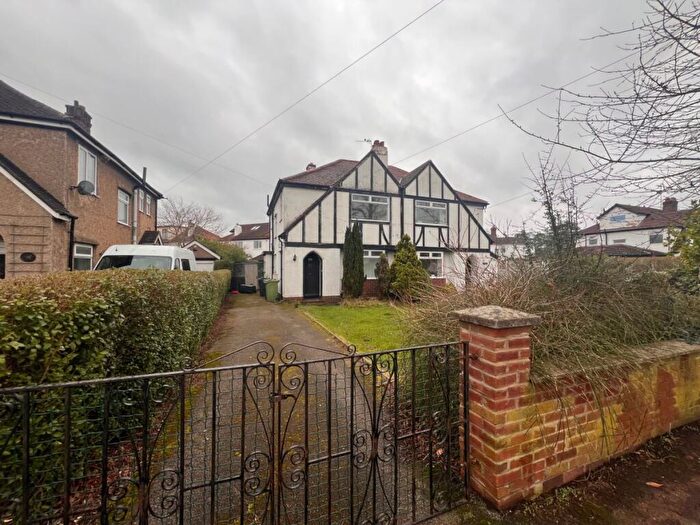 3 Bedroom Semi-Detached House For Sale In Caughall Road, Chester, CH2