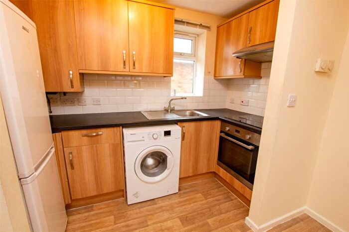 2 Bedroom Maisonette To Rent In Kingham Drive, Carterton, Oxfordshire, OX18