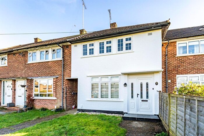 3 Bedroom Terraced House For Sale In Lemsford Court, Borehamwood, WD6