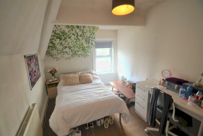 9 Bedroom Semi-Detached House To Rent In Richmond Grove, Longsight, Manchester, M13