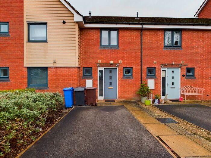 2 Bedroom Town House To Rent In Oxclose Park Rise, S20