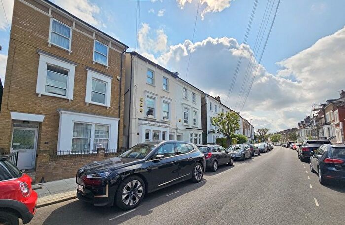 2 Bedroom Flat To Rent In Haldon Road, London, SW18