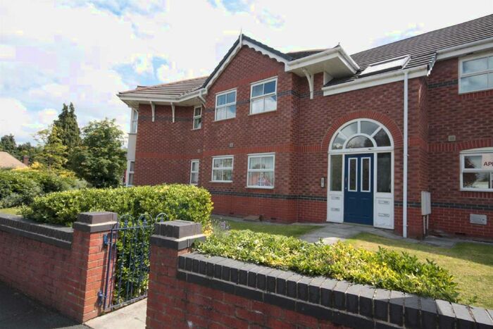 2 Bedroom Apartment To Rent In Gratrix Lane, Sale, M33