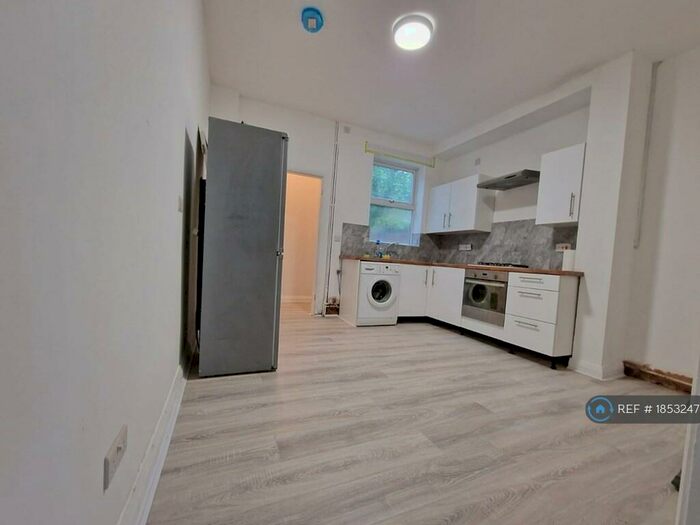 3 Bedroom Terraced House To Rent In Birkin Avenue, Nottingham, NG7