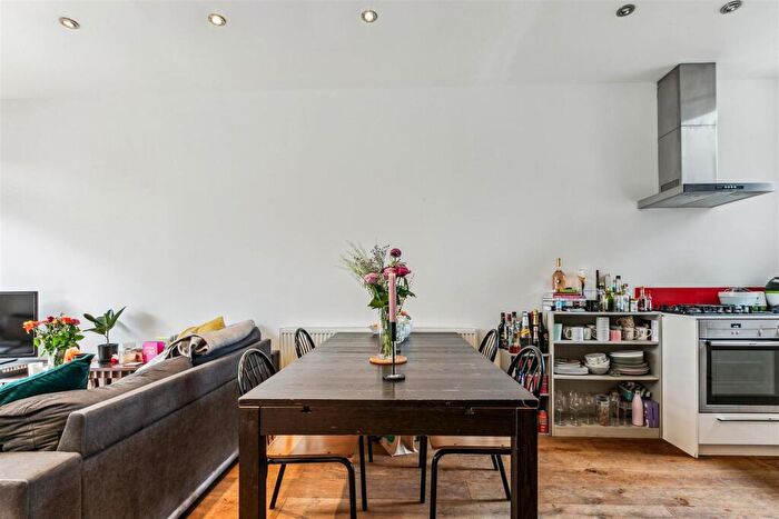 4 Bedroom Flat To Rent In Railton Road, London, SE24