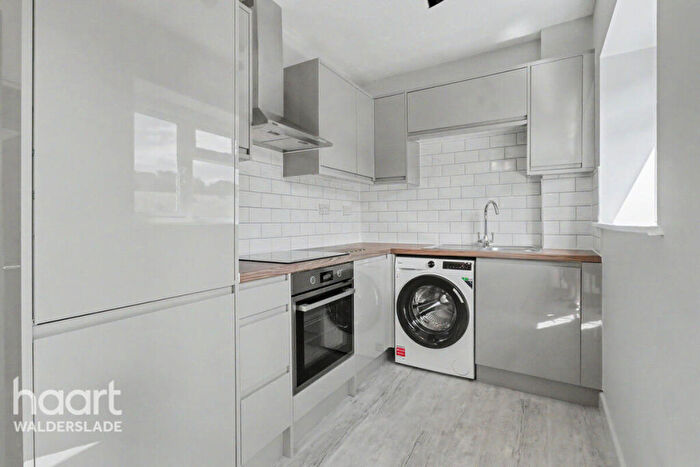 2 Bedroom Flat For Sale In Longhill Avenue, Chatham, ME5