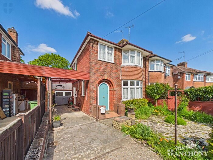 3 Bedroom Semi Detached House For Sale In Fairmile, Aylesbury, HP21