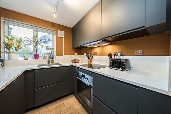 1 Bedroom Flat For Sale In Linwood Close, Camberwell, SE5