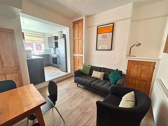 3 Bedroom Terraced House To Rent In Dean Street, Exeter, EX2