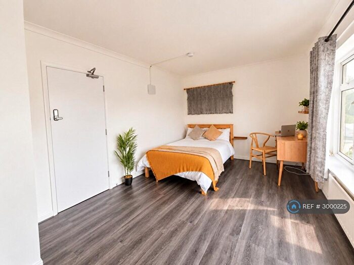 4 Bedroom Terraced House To Rent In Louise Gardens, Rainham, RM13