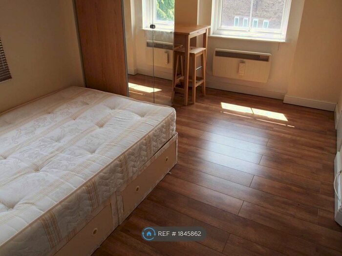 Studio To Rent In London, London, N7