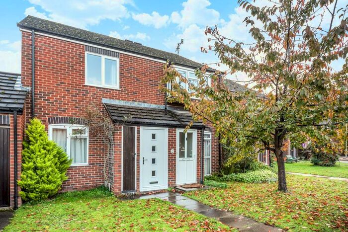 2 Bedroom Maisonette To Rent In King James Way, Henley-On-Thames, Oxfordshire, RG9