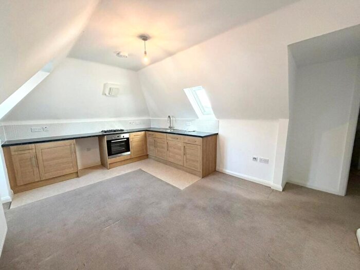 2 Bedroom House To Rent In Peartree Avenue, SO19