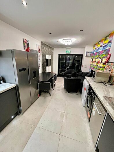 6 Bedroom Terraced House To Rent In Beech Grove, Manchester, M14