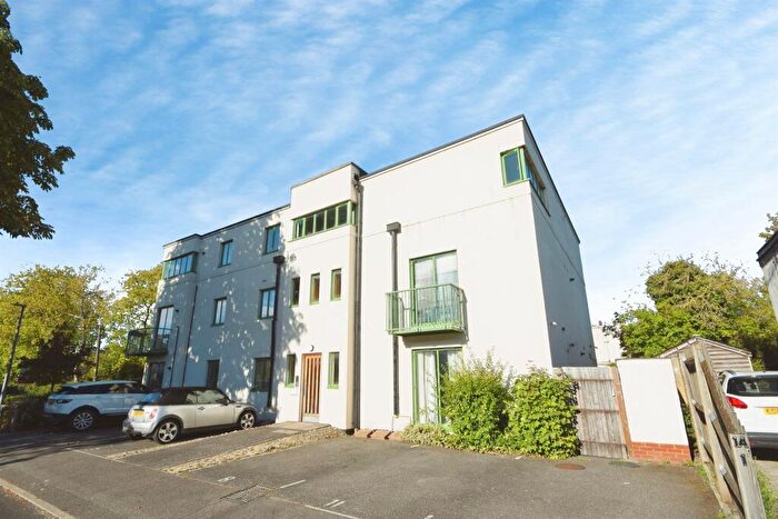 2 Bedroom Apartment For Sale In Clockhouse Way, Braintree, CM7