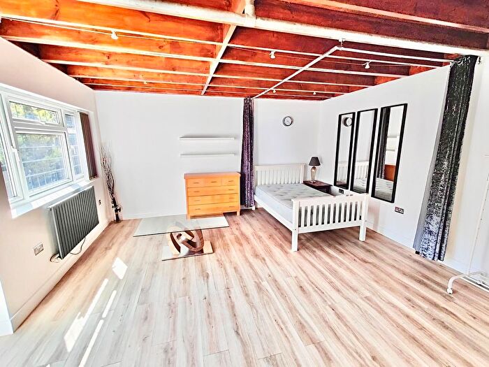 Property To Rent In Millway, London, NW7