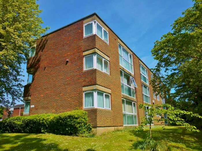 2 Bedroom Flat To Rent In Lingfield Close, Northwood, HA6