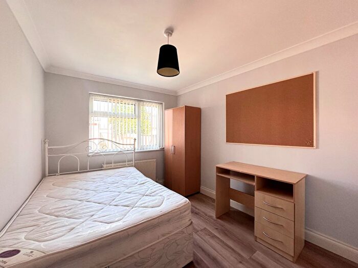 7 Bedroom Semi-Detached House To Rent In Ripstone Gardens, Southampton, SO17