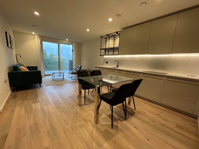 1 Bedroom Flat To Rent In Curlew House, Poplar Riverside, London, E14