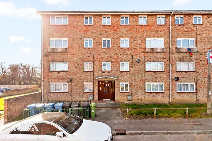 2 Bedroom Maisonette For Sale In Carters Mead, Harlow, CM17