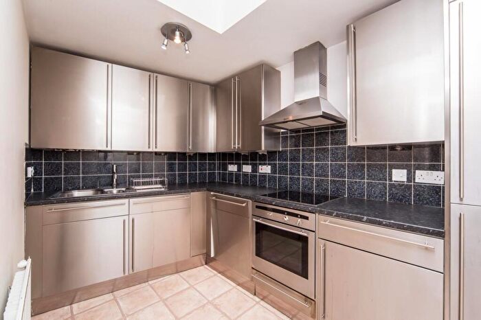 2 Bedroom Apartment To Rent In High Street, Wanstead, E11