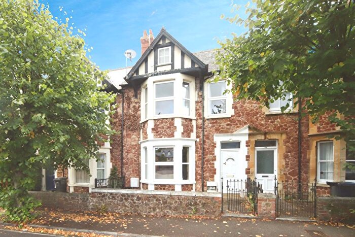 2 Bedroom Flat For Sale In Summerland Avenue, Minehead, TA24