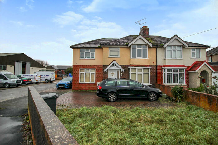 2 Bedroom Flat To Rent In Stratton Road, Swindon, SN1